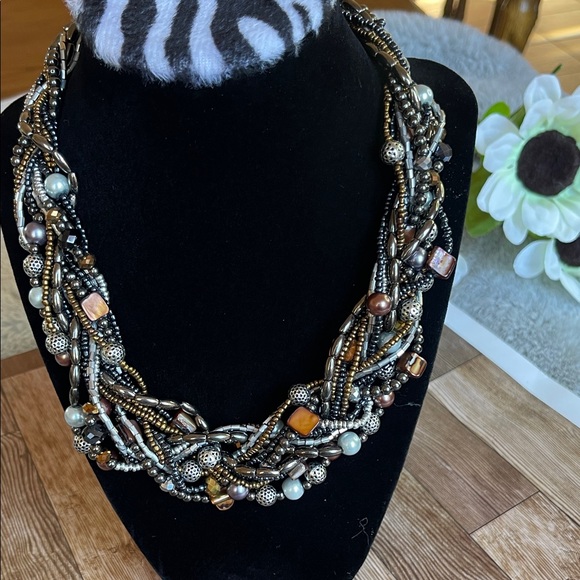 Chic Twisted Beaded Necklace in Gold and Silver - Picture 1 of 5